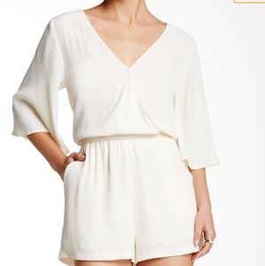 BB Dakota Flutter Sleeves Romper